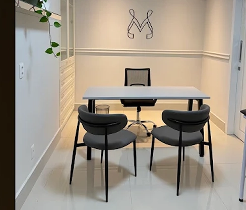 Espaço de convivência acolhedor da Casa Movitare.